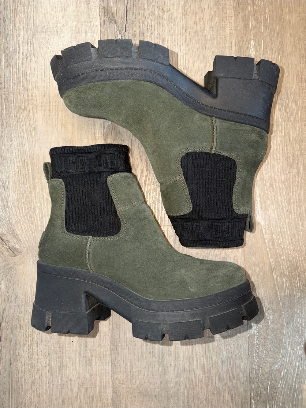 UGG Women’s Brooklyn Chelsea Boot